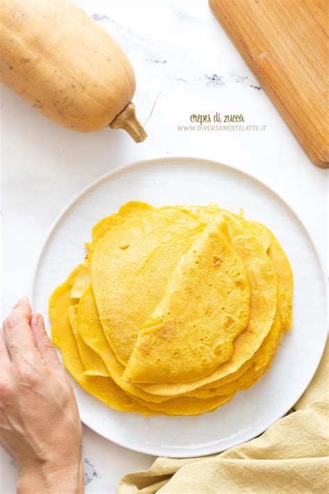 Foto di crêpes ripiene di zucca e funghi, pronte per essere servite