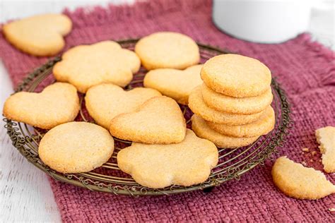 Ingredienti per preparare i biscotti alla cannabis