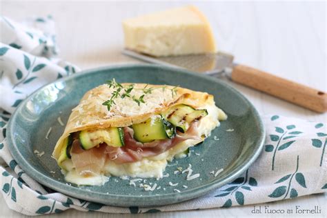 Sushi crepes salate con verdure e prosciutto crudo