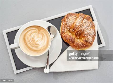 Un collage di immagini che mostrano diverse brioches, un cappuccino schiumoso e un tiramisù ben presentato.