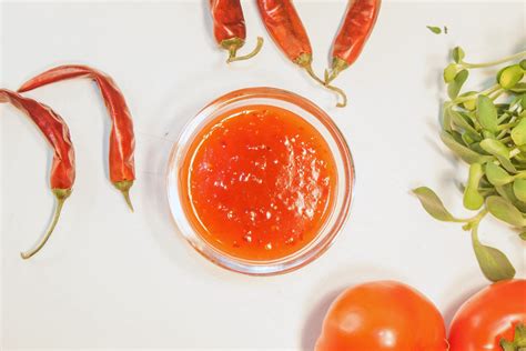 Infografica con gli ingredienti per la salsa agrodolce e passaggi di preparazione