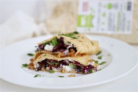 Immagine di crêpes salate con verdure fresche