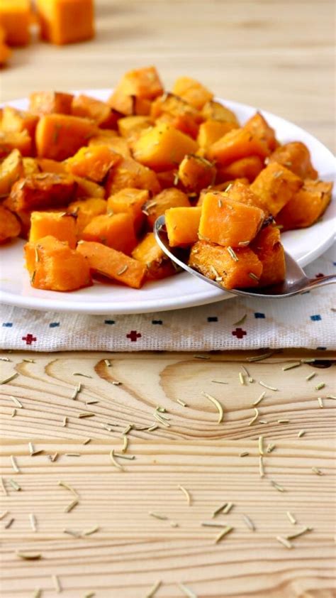 Zucca tagliata a cubetti pronta per la cottura