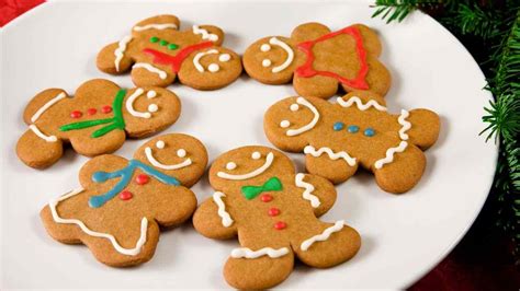 omini di pan di zenzero decorati con glassa