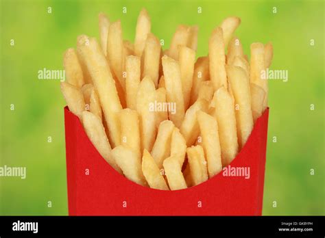 Collage di immagini che mostrano diverse tipologie di patatine fritte e contorni.