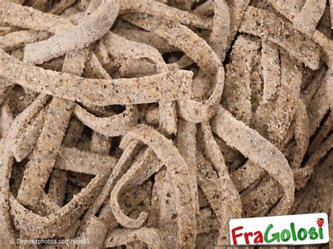 Ingredienti principali per i pizzoccheri: grano saraceno, farina bianca, acqua, sale.