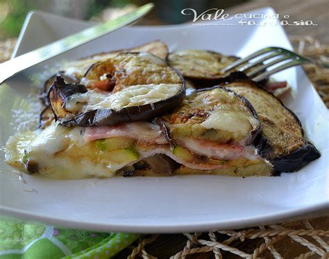 melanzane e zucchine affettate per la parmigiana bianca