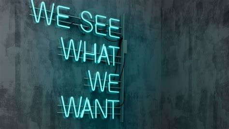 Installazione con scritte al neon