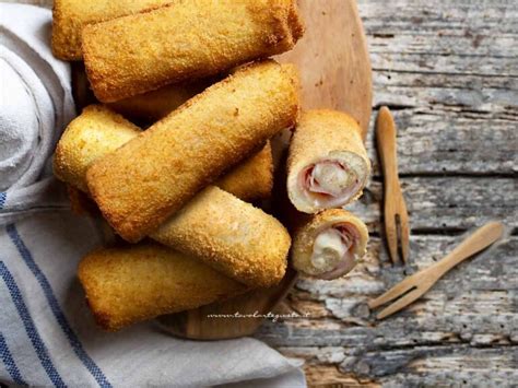 Immagine di involtini di prosciutto impanati dorati e croccanti