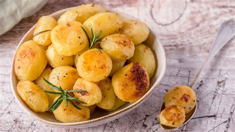 patate novelle al forno con pomodorini