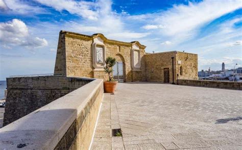 La Muraglia di Bari con vista sul mare