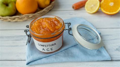 Arance, carote e limoni freschi, ingredienti principali della marmellata ACE.