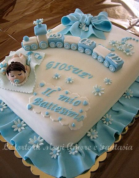 Immagine di una torta Chantilly decorata per un battesimo