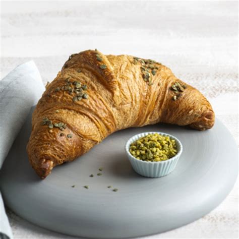 Immagine di un croissant al pistacchio dall'aspetto invitante