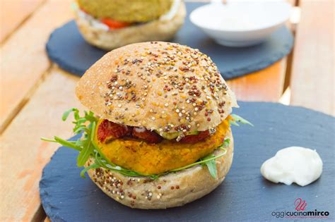 Panino etnico con blend di Teff, canapa, quinoa e chia