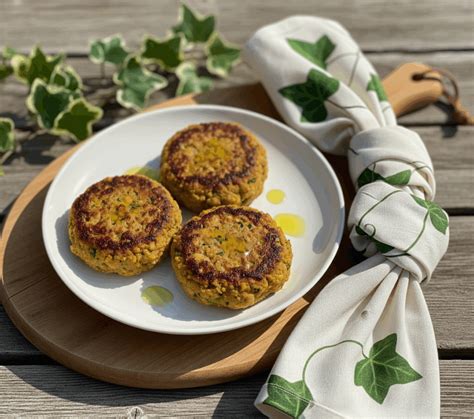 Composizione dei burger di ceci con coppapasta