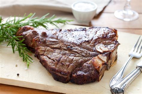 Immagine di una bistecca fiorentina perfetta per la cottura alla griglia
