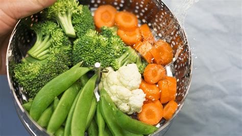 verdure cotte al vapore pronte per essere condite