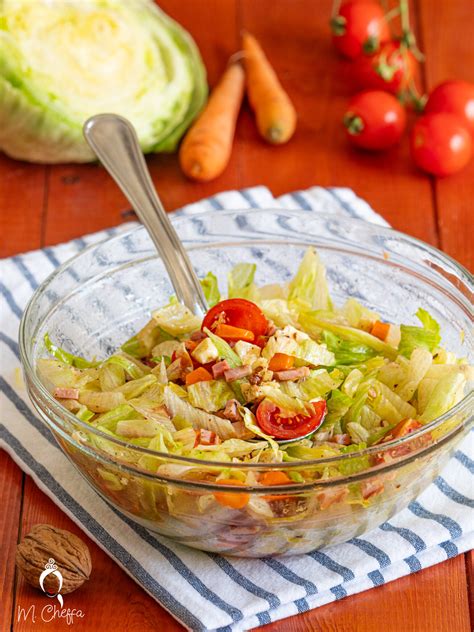 Ingredienti freschi per un'insalata colorata
