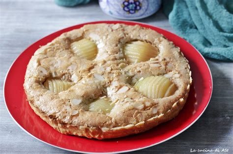 crostata con crema di mandorle e pere