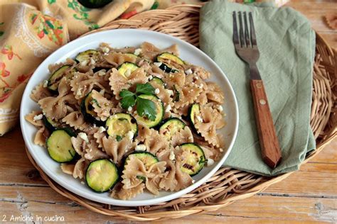 Immagine del piatto finito: pasta integrale con ricotta e zucchine.