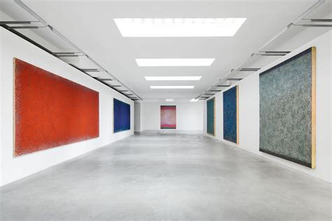 Vista interna della Galleria Frittelli Arte Contemporanea a Novoli, con opere esposte