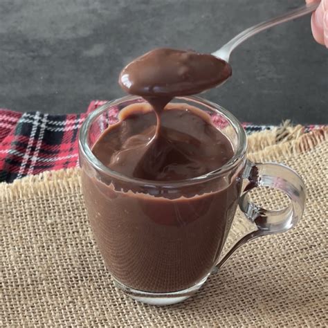 Infografica con le proporzioni degli ingredienti per la cioccolata calda al cacao