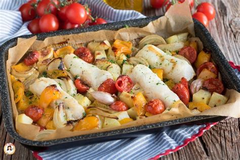 foto di filetti di merluzzo cotti al forno con verdure