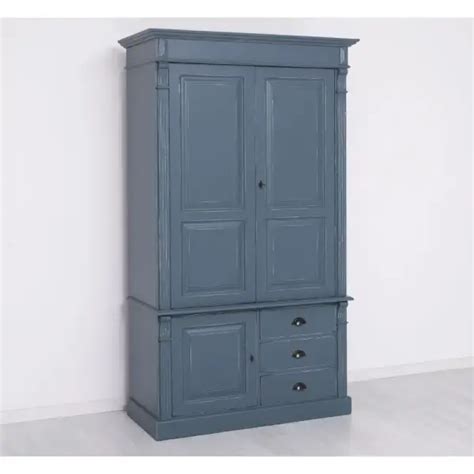 Dettaglio finitura armadio country chic azzurro