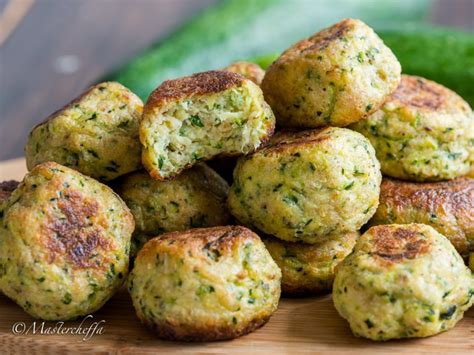 Immagine di polpette di zucchine e ricotta dorate al forno