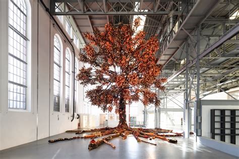 Installazione 'Árvore da Vida' di Joana Vasconcelos al MAAT di Lisbona.