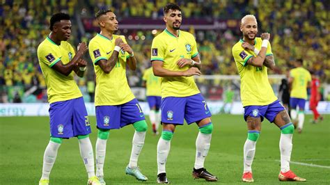 Richarlison festeggia un gol con la maglia del Brasile
