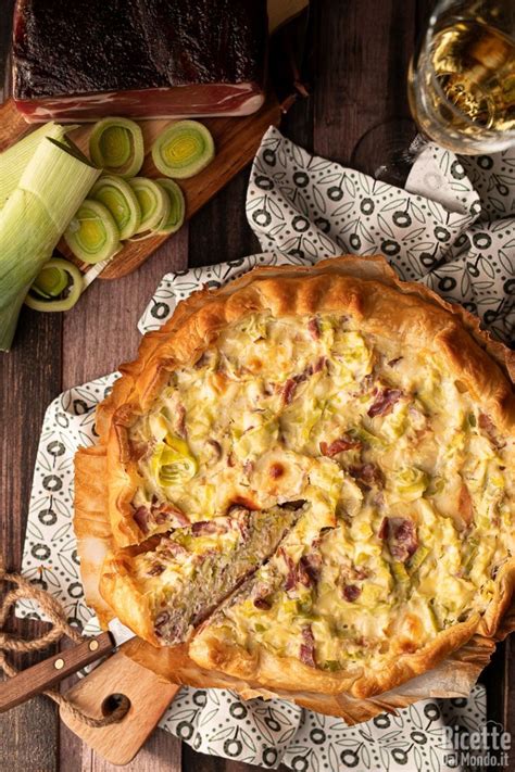 Ingredienti freschi per la quiche di porri e feta