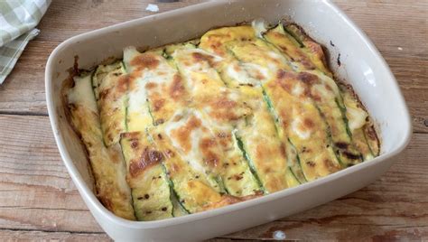 Pirofila con lo sformatino di zucchine in forno