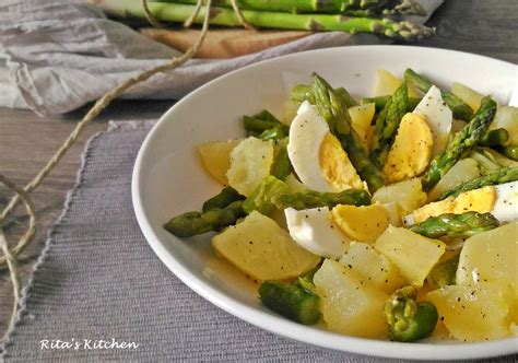 Insalata di asparagi freschi con uova e vinaigrette
