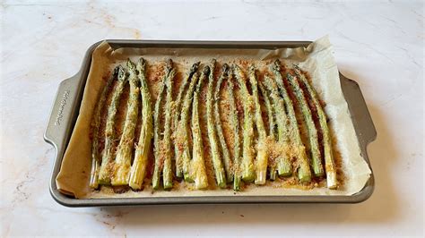 Asparagi gratinati al forno con parmigiano