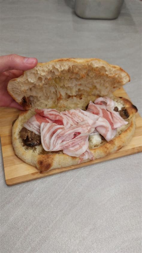 Schema comparativo tra la cottura del panuozzo al forno a legna e la cottura dell'hamburger su piastra.