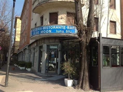 Foto degli esterni del Ristorante Pizzeria LUNA BLU Parma, con particolare attenzione ai dehors.