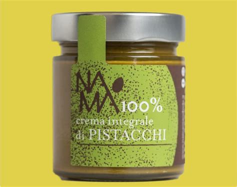 vasetto di creme spalmabili bio e senza glutine con frutta fresca