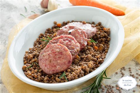Lenticchie in cottura con soffritto e brodo vegetale