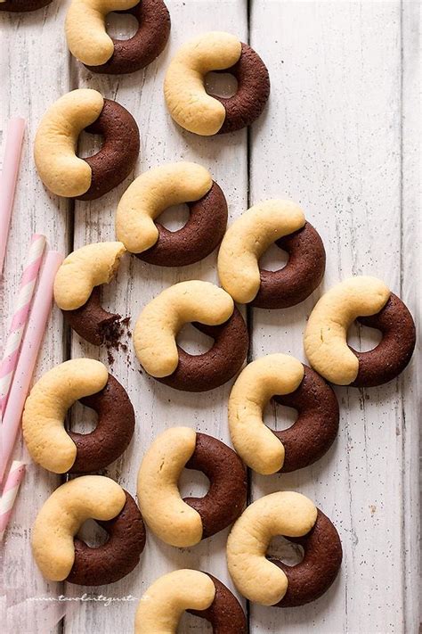 Teglia di biscotti abbracci in forno