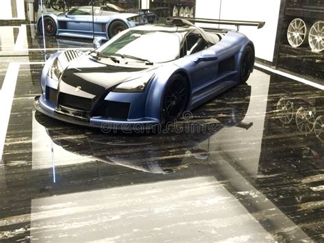 Immagine di uno showroom con diverse auto di lusso usate in esposizione