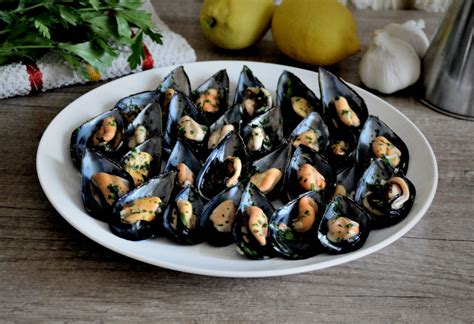Immagine di cozze fresche pronte per la preparazione