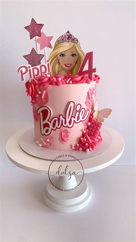 Torta Barbie completa, pronta per essere servita.