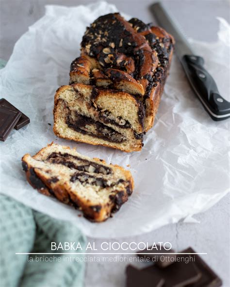 immagine di un babka al cioccolato intrecciato