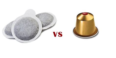 Infografica comparativa che illustra le differenze tra cialde, capsule, chicchi macinati al momento e le nuove tab Lavazza Tablì, evidenziando praticità, sostenibilità e tipologia di macchina.