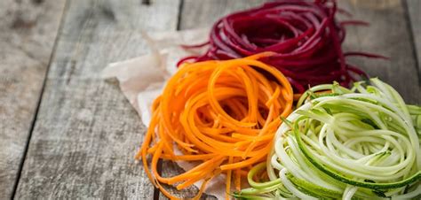 verdure tagliate finemente a julienne e chiffonade