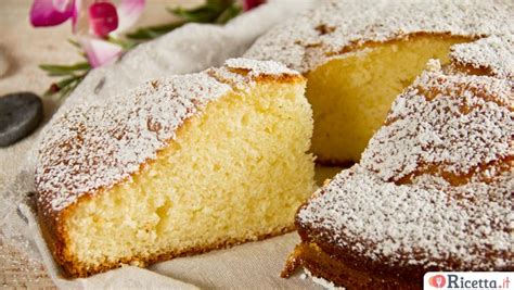 Torta 7 vasetti allo yogurt appena sfornata