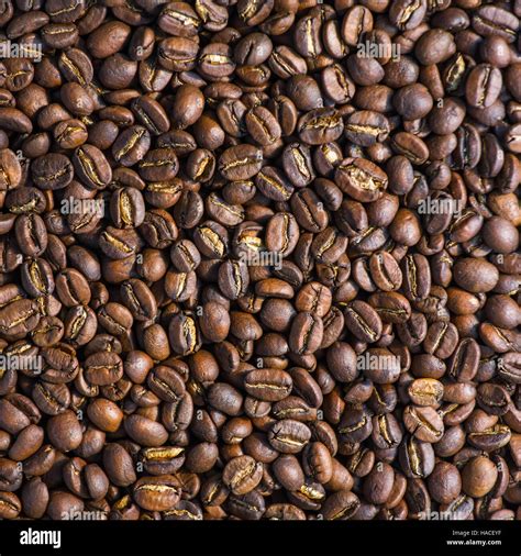 Chicchi di caffè tostati e aromatizzati al Baileys