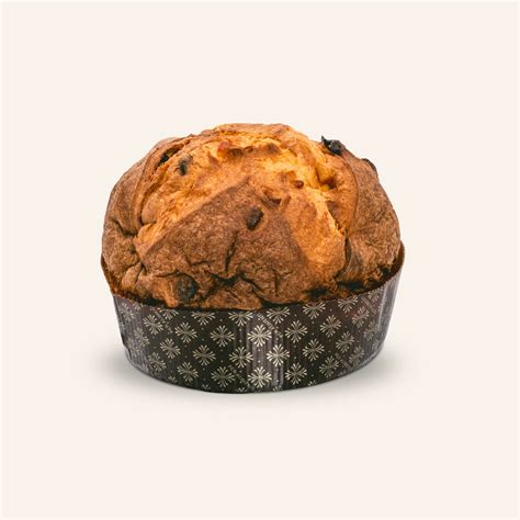 Bruno Andreoletti con il suo panettone premiato